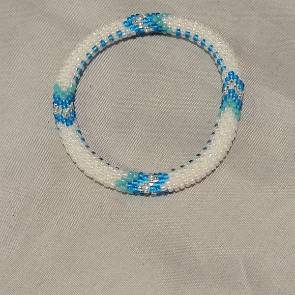 Beautiful Sashka Compay Beaded Bracelet NWOT - Picture 1 of 4
